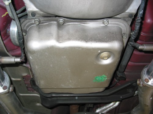 4L60E 4x4 deep truck pan.  You'll notice the drain plug.  This is NOT common on most automatic transmissions.  Believe it or not, but most automatic transmission pans do not have drain plugs!  For the purpose of this guide since most people do not have drain plugs, I'll show you how it is done without the use of the drain plug.  Harder for me but better to show what it's typically like to change your tranny fluid!