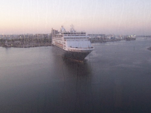 It's amazing how they can handle these huge ships.